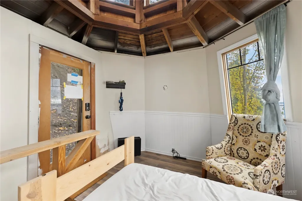 1705 Perkins Lane Seattle WA 98199
