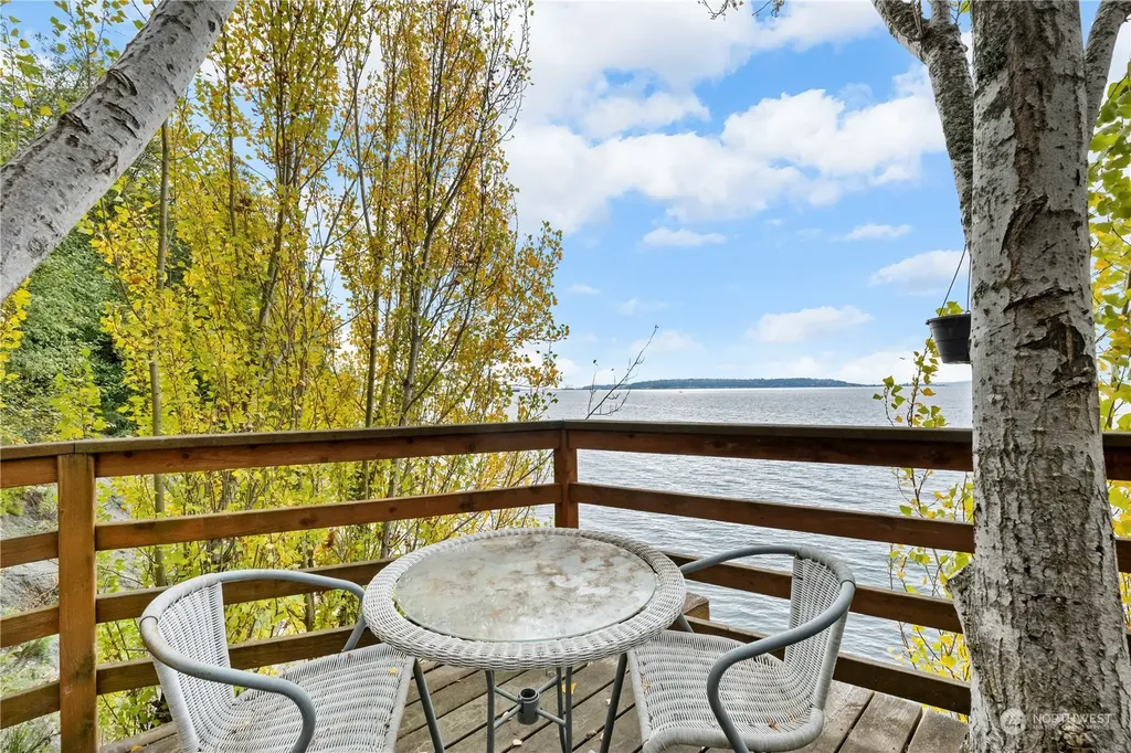 1705 Perkins Lane Seattle WA 98199