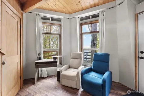 1705 Perkins Lane Seattle WA 98199