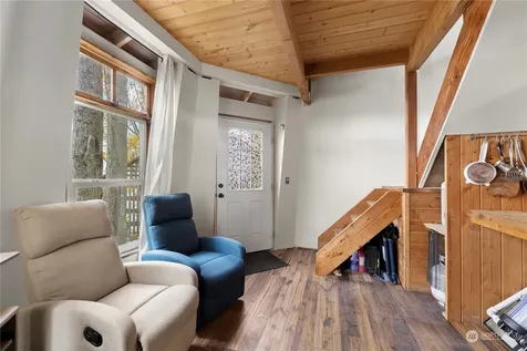 1705 Perkins Lane Seattle WA 98199