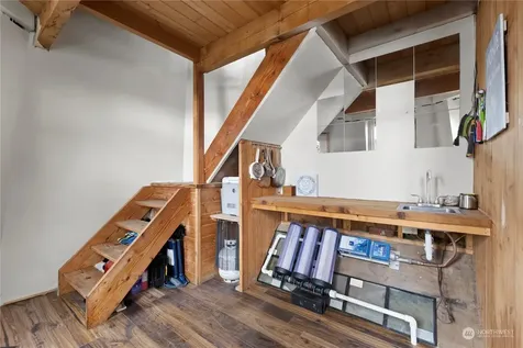 1705 Perkins Lane Seattle WA 98199