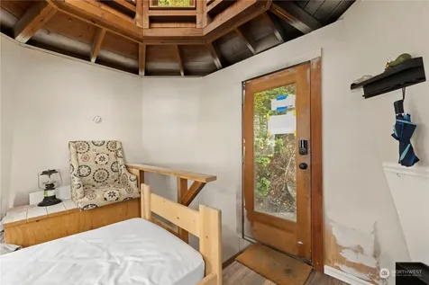 1705 Perkins Lane Seattle WA 98199