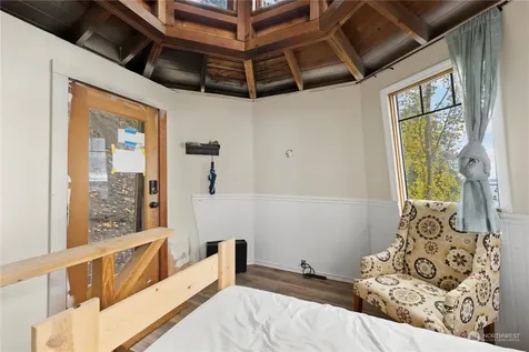 1705 Perkins Lane Seattle WA 98199