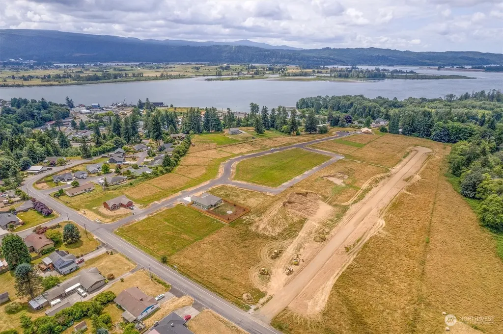 6 Sunnyfield Drive Cathlamet WA 98612