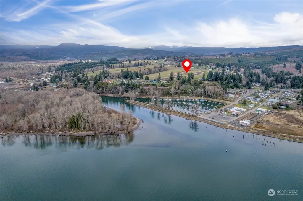 25 Sunnyfield Drive Cathlamet WA 98612