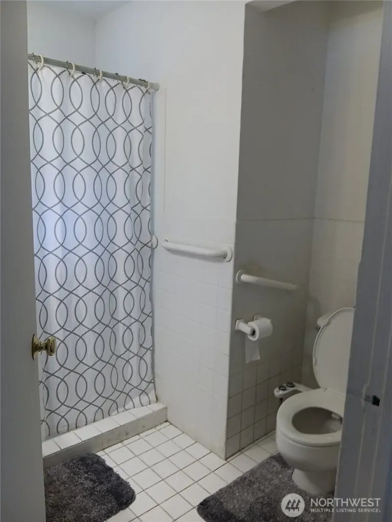 522 NE 127th Street Seattle WA 98125