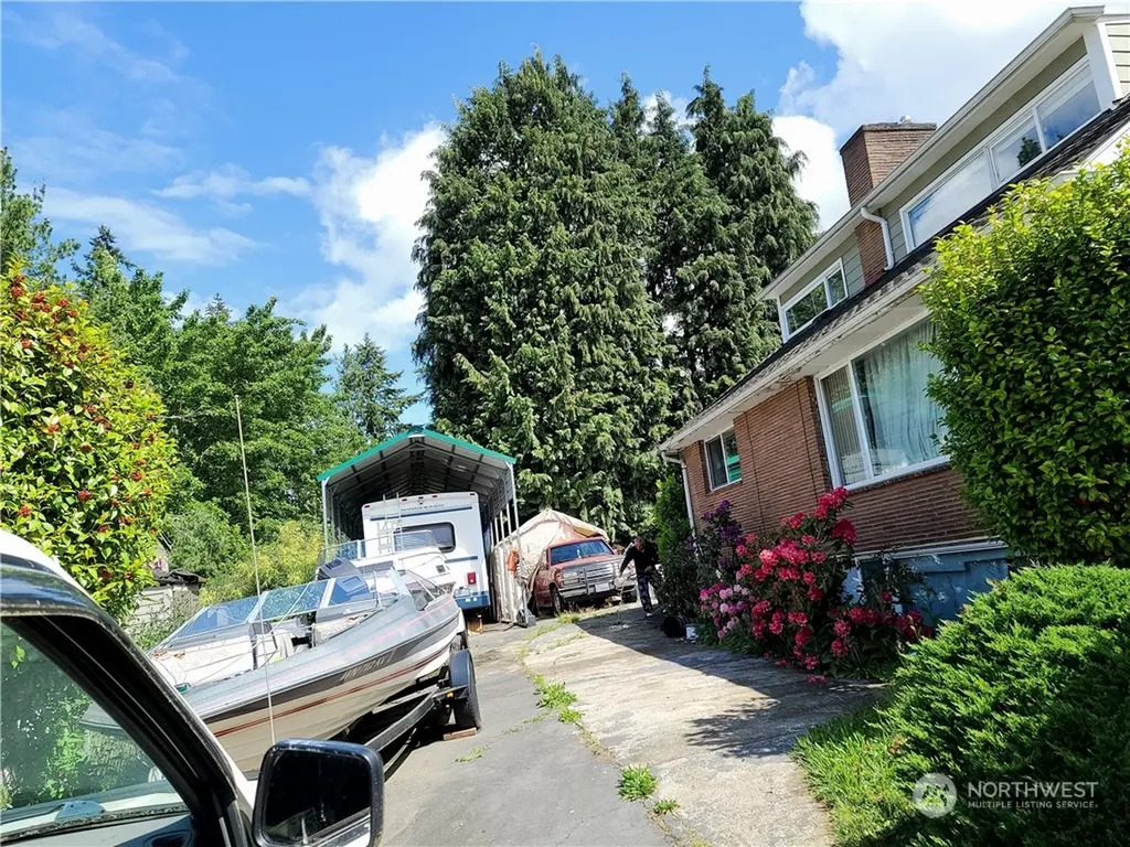 522 NE 127th Street Seattle WA 98125