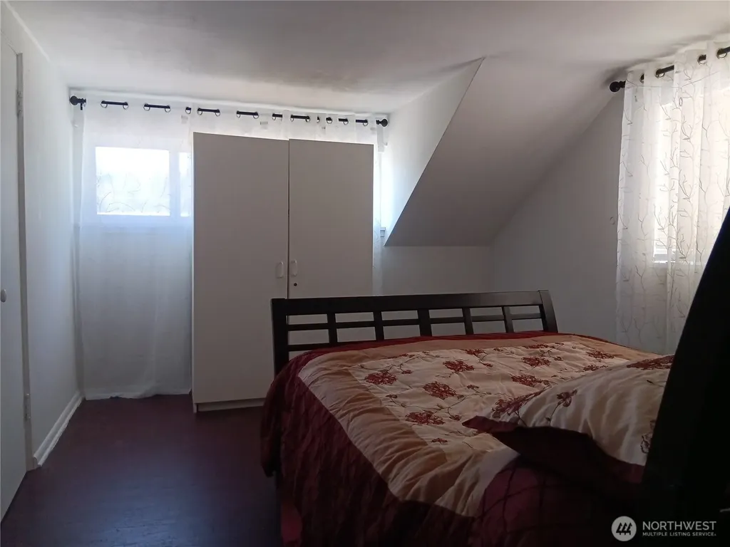 522 NE 127th Street Seattle WA 98125
