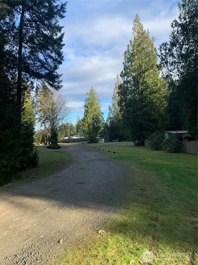 1566 SW Old Clifton Road Port Orchard WA 98367