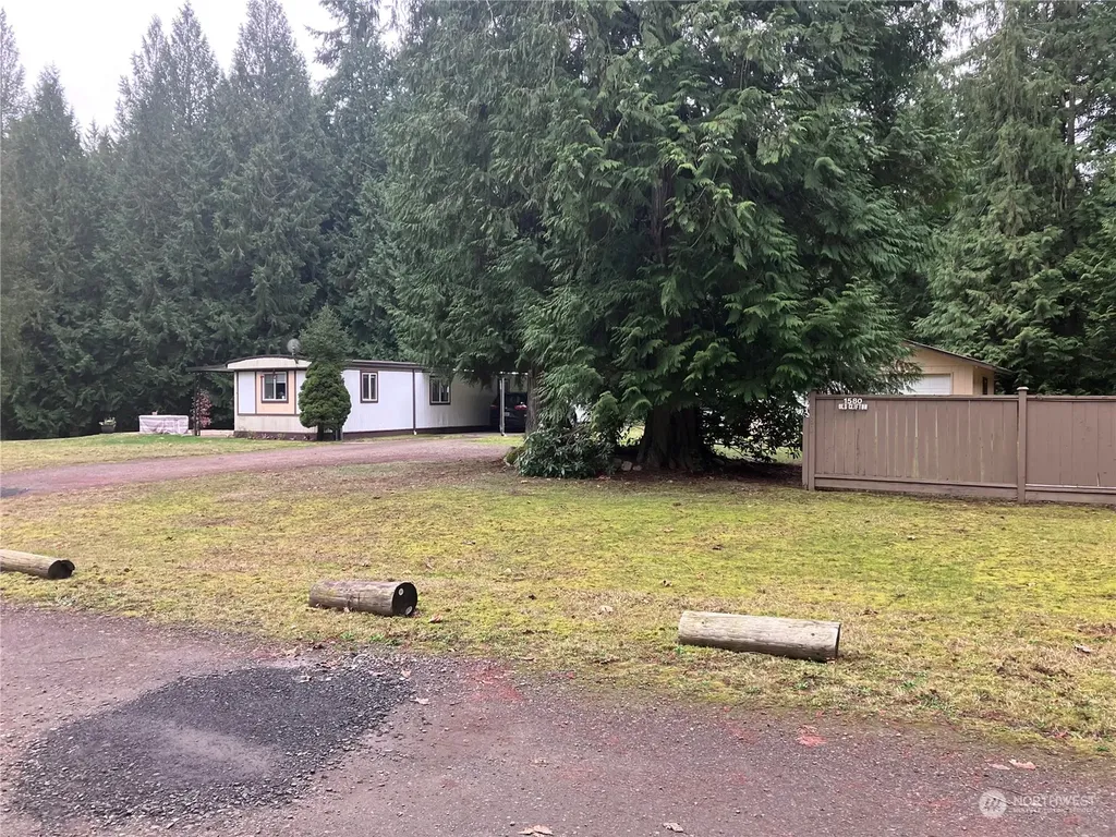 1566 SW Old Clifton Road Port Orchard WA 98367