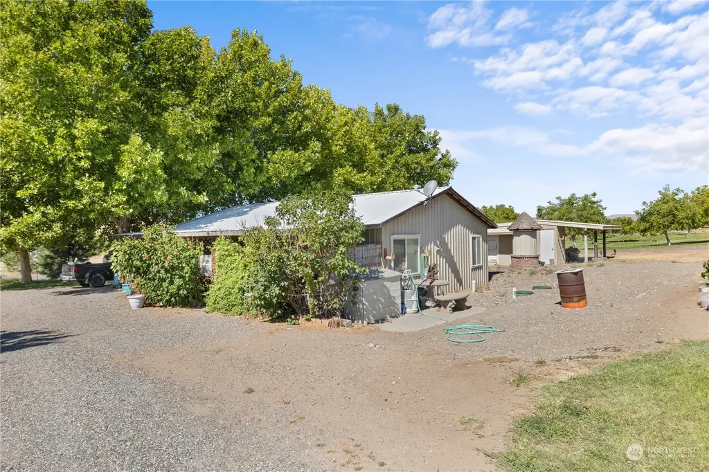 19946 E Desert Aire Dr SW Mattawa WA 99349