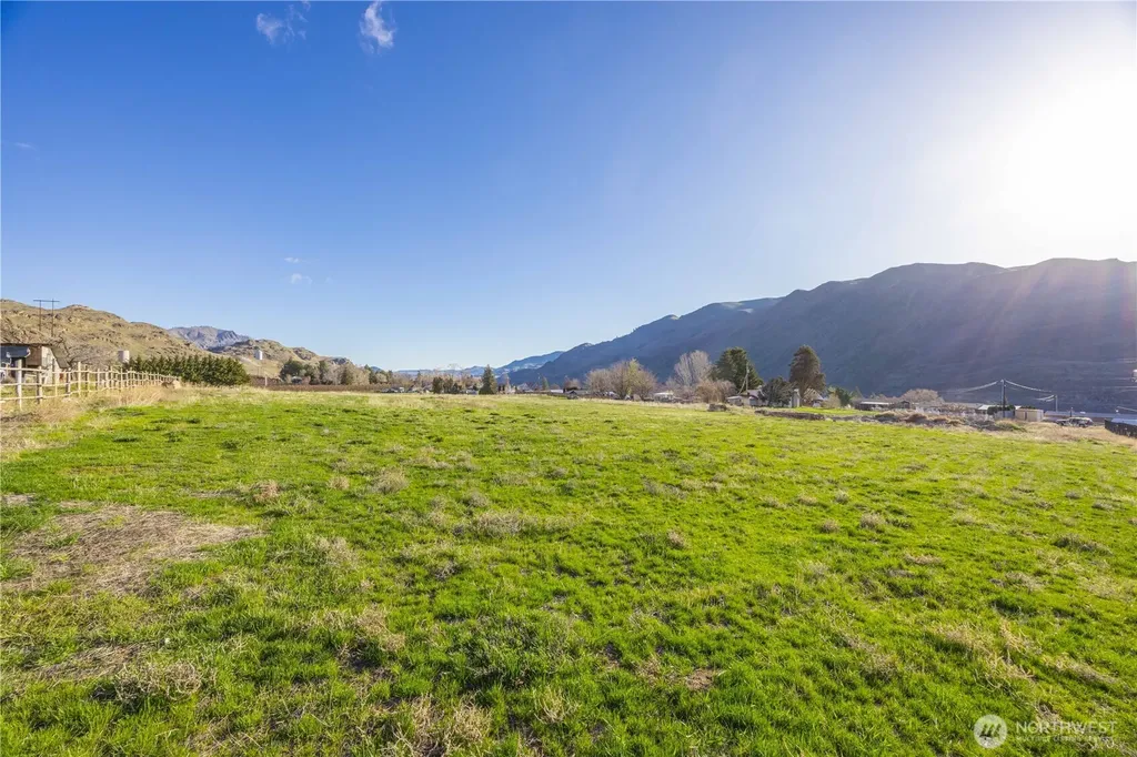123 Chelan Falls Chelan Falls WA 98817