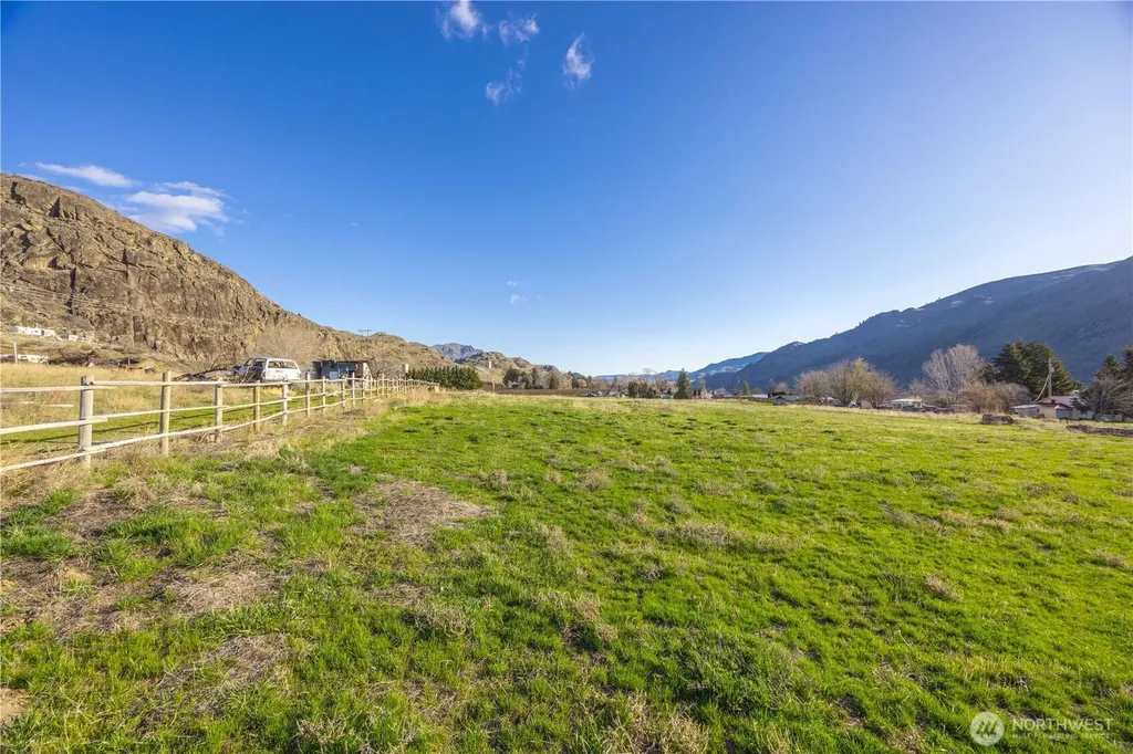 123 Chelan Falls Chelan Falls WA 98817