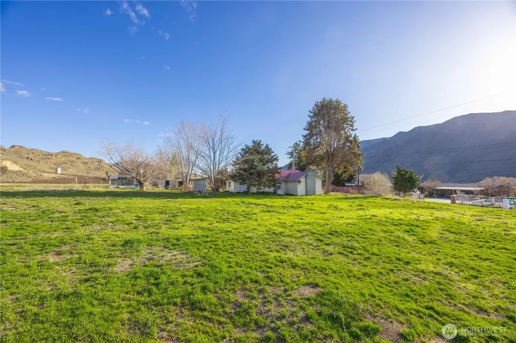 123 Chelan Falls Chelan Falls WA 98817