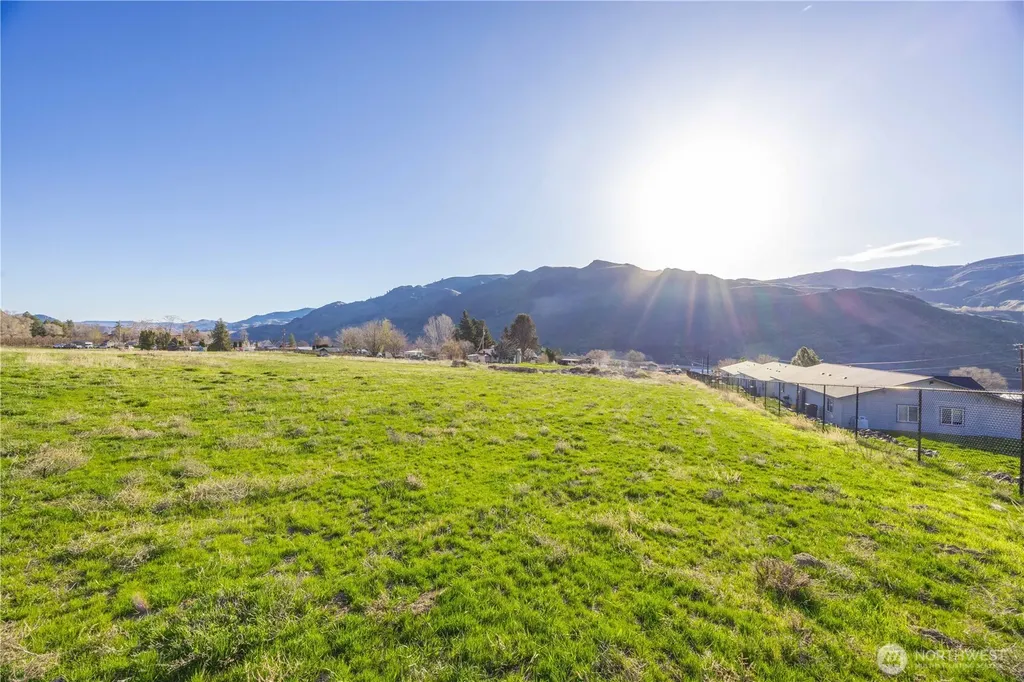123 Chelan Falls Chelan Falls WA 98817