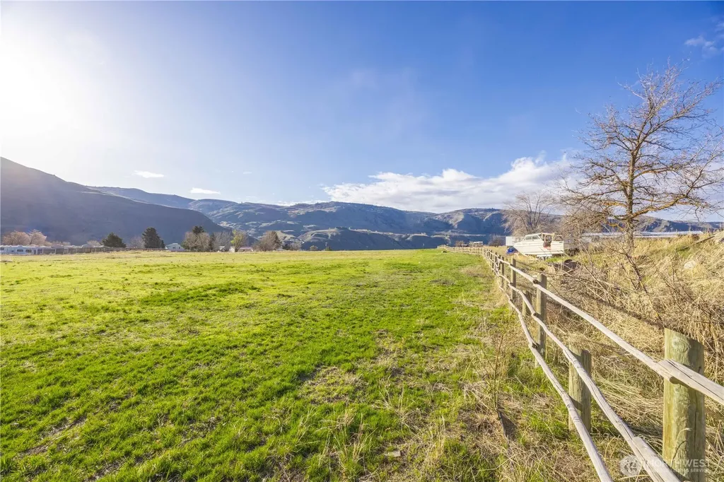 123 Chelan Falls Chelan Falls WA 98817