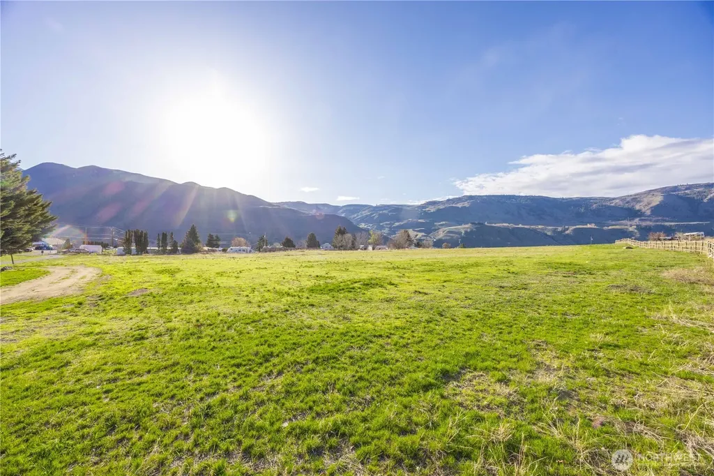 123 Chelan Falls Chelan Falls WA 98817