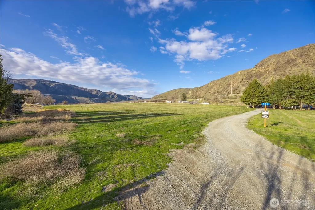 123 Chelan Falls Chelan Falls WA 98817