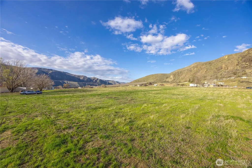 123 Chelan Falls Chelan Falls WA 98817