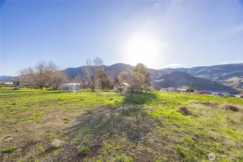 123 Chelan Falls Chelan Falls WA 98817