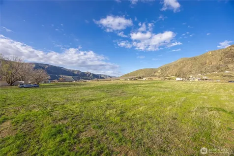 123 Chelan Falls Chelan Falls WA 98817