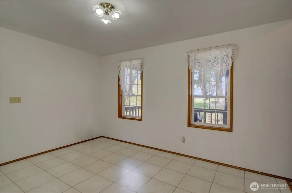 34009 Territory Road Oysterville WA 98641