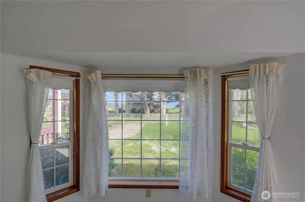 34009 Territory Road Oysterville WA 98641