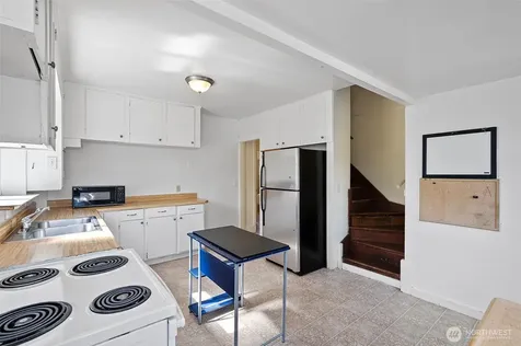5016 7th Ave NE Seattle WA 98105