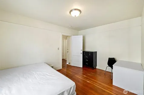 5016 7th Ave NE Seattle WA 98105