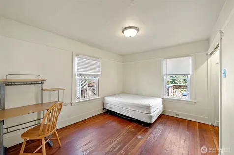 5016 7th Ave NE Seattle WA 98105