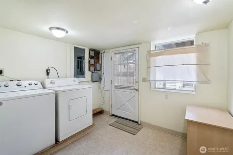 5016 7th Ave NE Seattle WA 98105