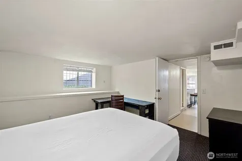 5016 7th Ave NE Seattle WA 98105