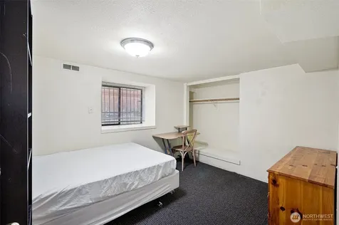5016 7th Ave NE Seattle WA 98105
