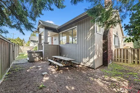 5016 7th Ave NE Seattle WA 98105