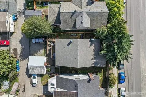 5016 7th Ave NE Seattle WA 98105
