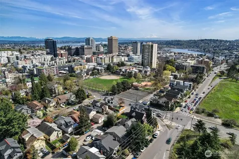 5016 7th Ave NE Seattle WA 98105