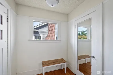 5016 7th Ave NE Seattle WA 98105