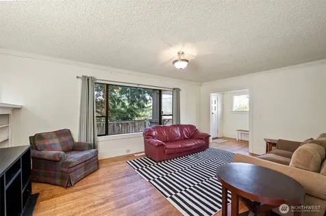 5016 7th Ave NE Seattle WA 98105