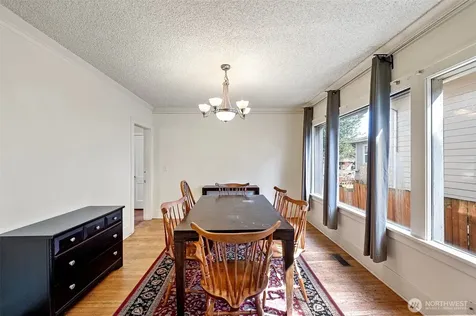 5016 7th Ave NE Seattle WA 98105