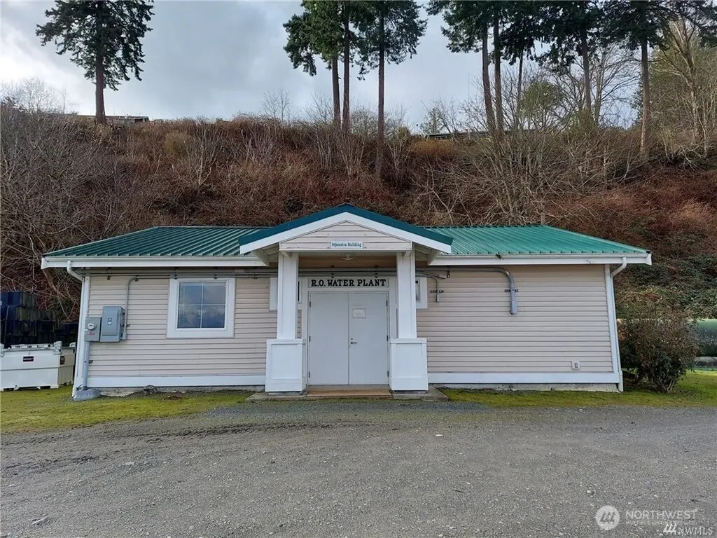 99 Port Gardner Drive Hat Island WA 98206