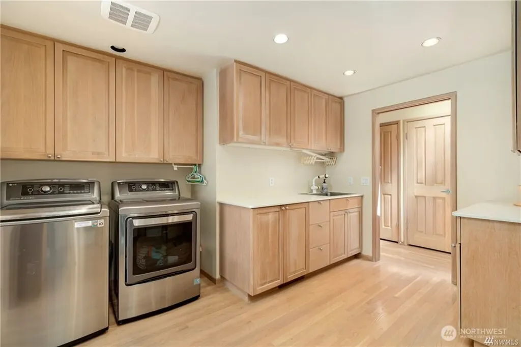 8428 N Mercer Way Mercer Island WA 98040