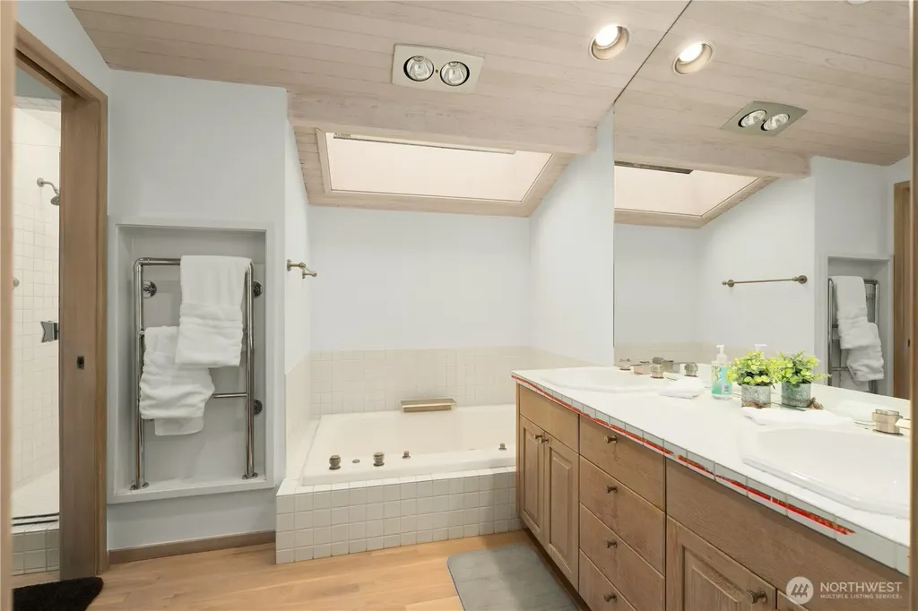 8428 N Mercer Way Mercer Island WA 98040