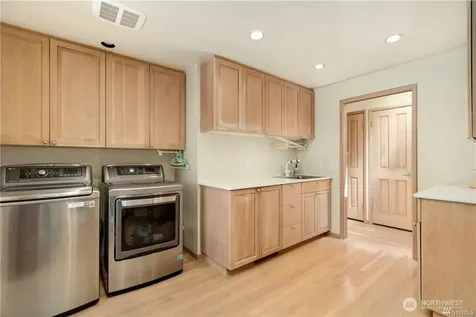 8428 N Mercer Way Mercer Island WA 98040