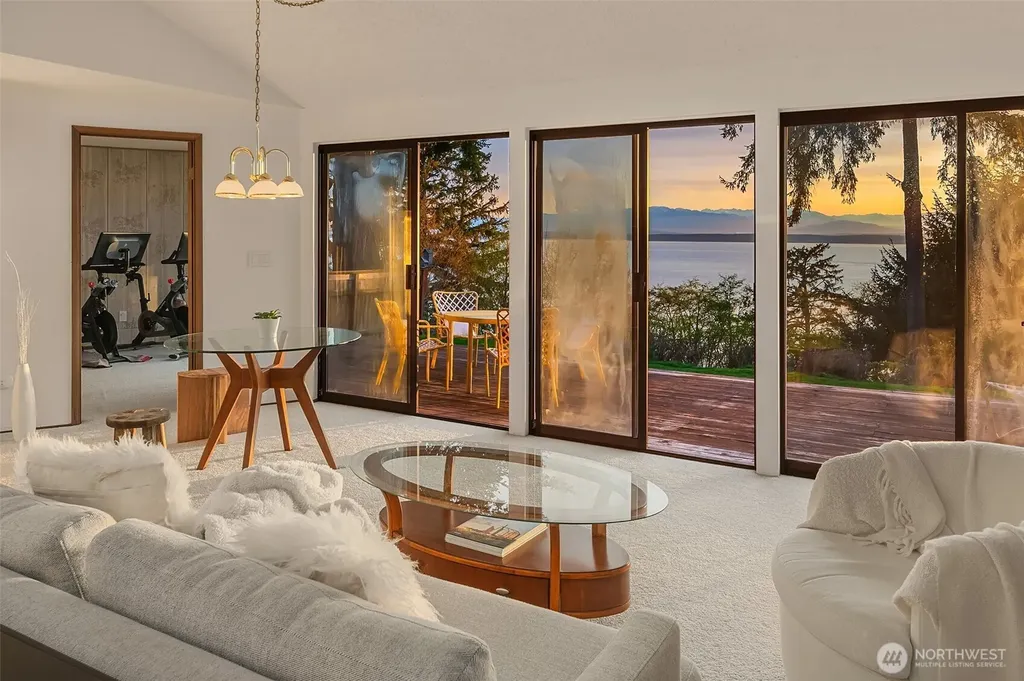 2180 Inverness Way Coupeville WA 98239