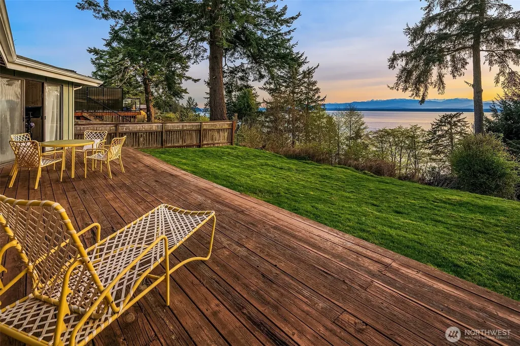 2180 Inverness Way Coupeville WA 98239