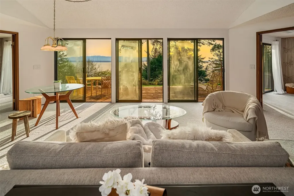 2180 Inverness Way Coupeville WA 98239