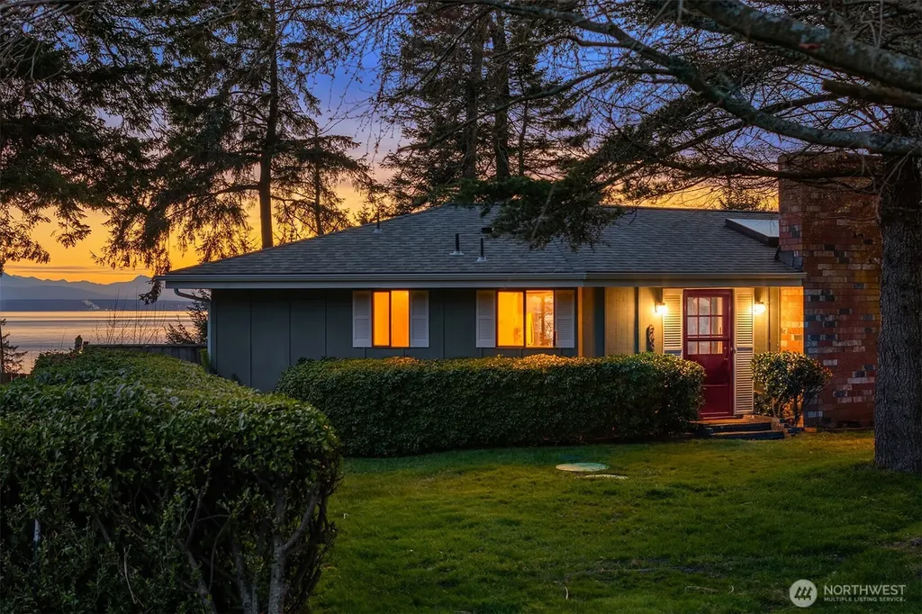 2180 Inverness Way Coupeville WA 98239