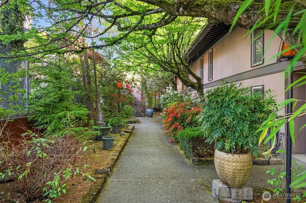 1425 S Puget Drive Renton WA 98055