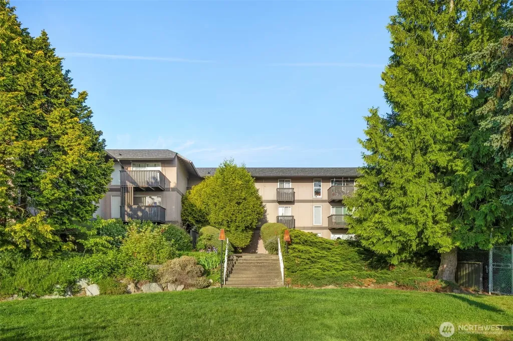 1425 S Puget Drive Renton WA 98055