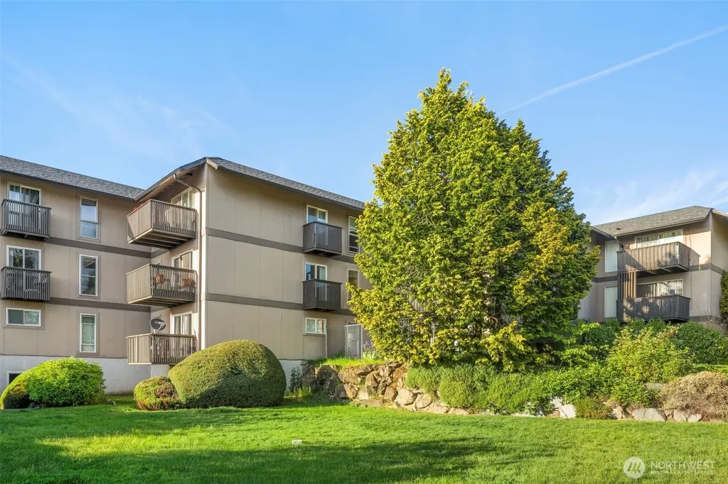 1425 S Puget Drive Renton WA 98055